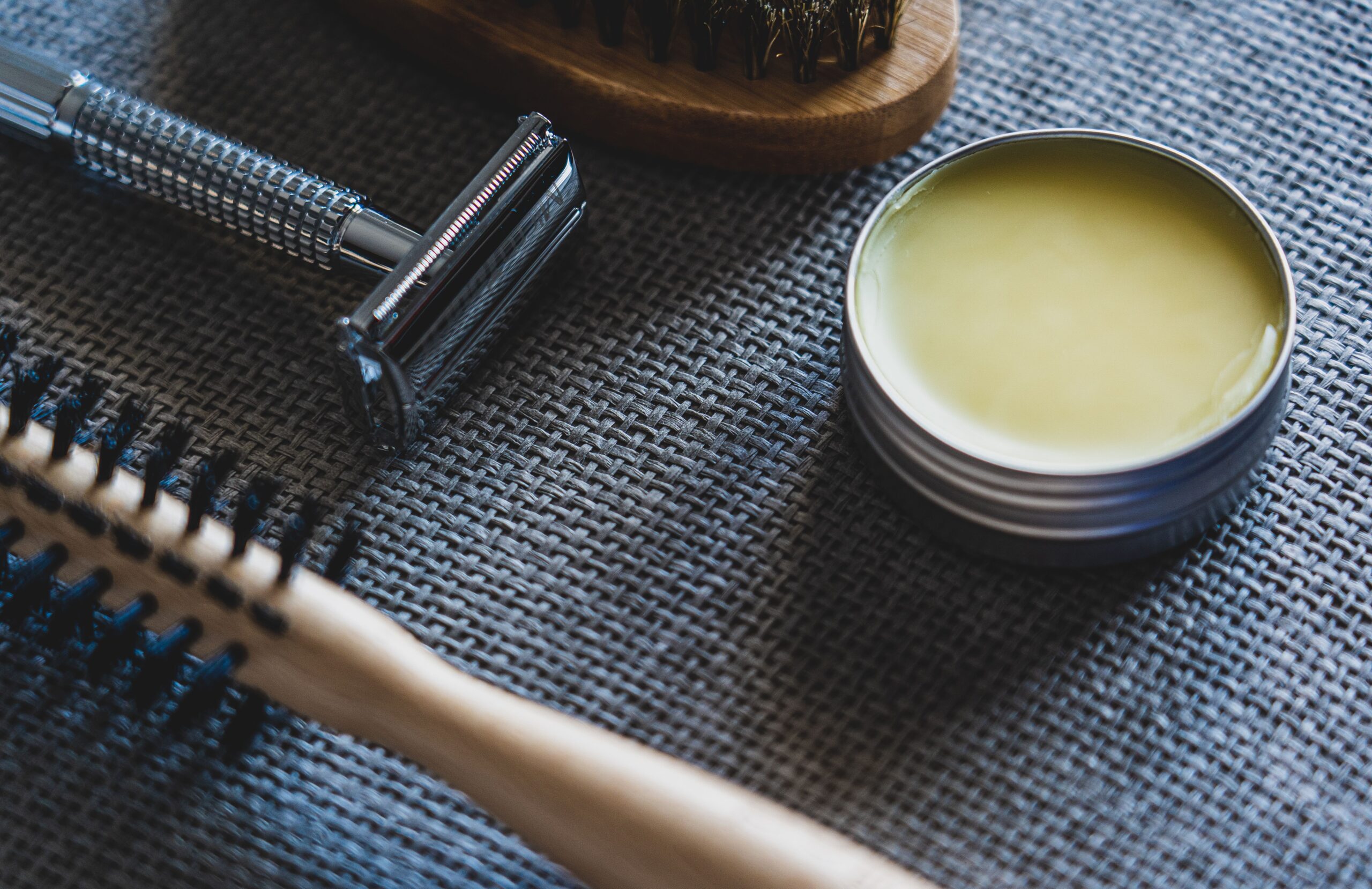Pomada, Cera ou Gel: Qual Usar no Seu Cabelo?