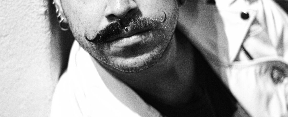 Bigode Handlebar: Como Fazer, Manter e Usar com Estilo